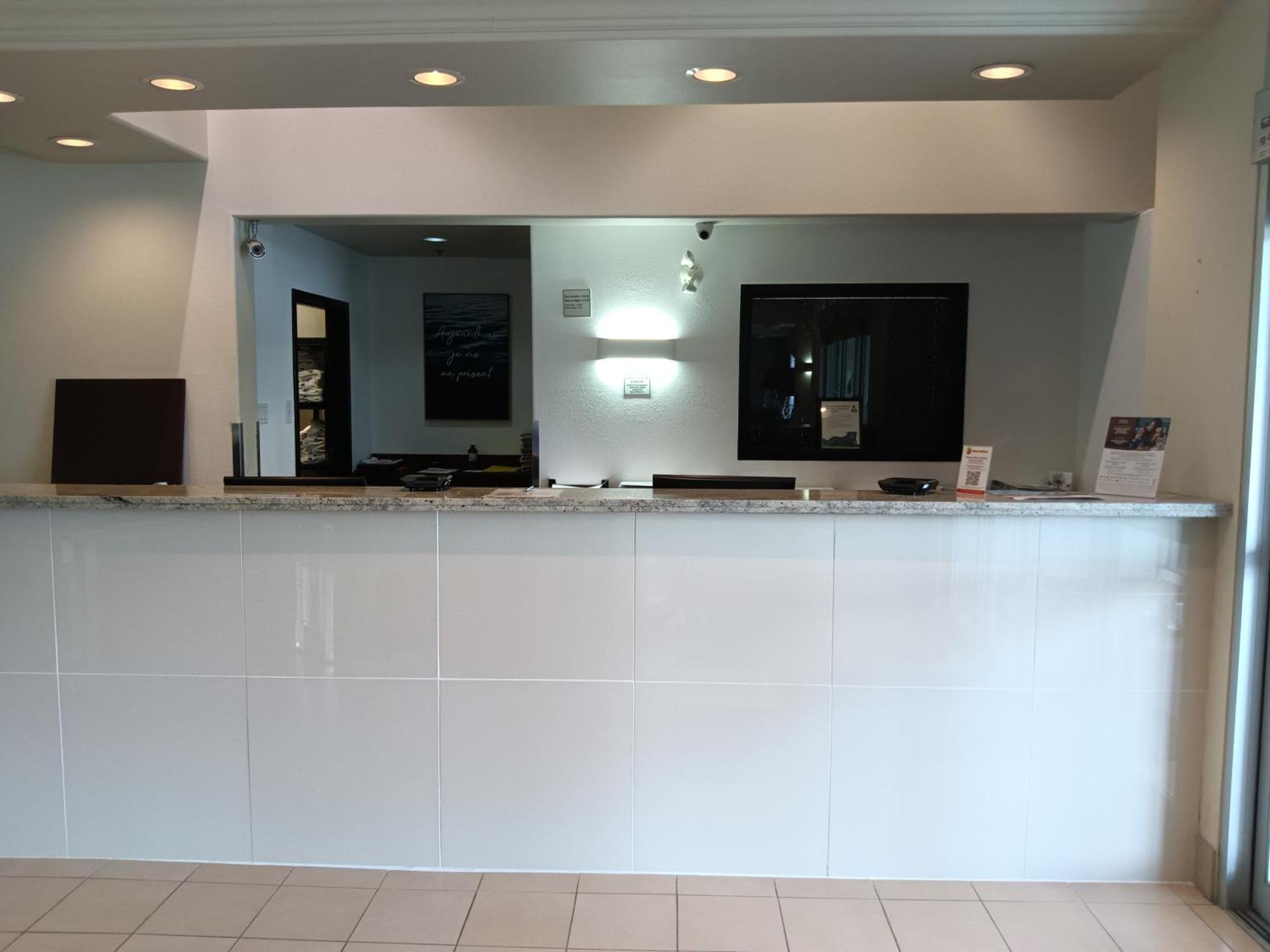 Super 8 By Wyndham St-Jerome Hotel Saint-Jerome Luaran gambar