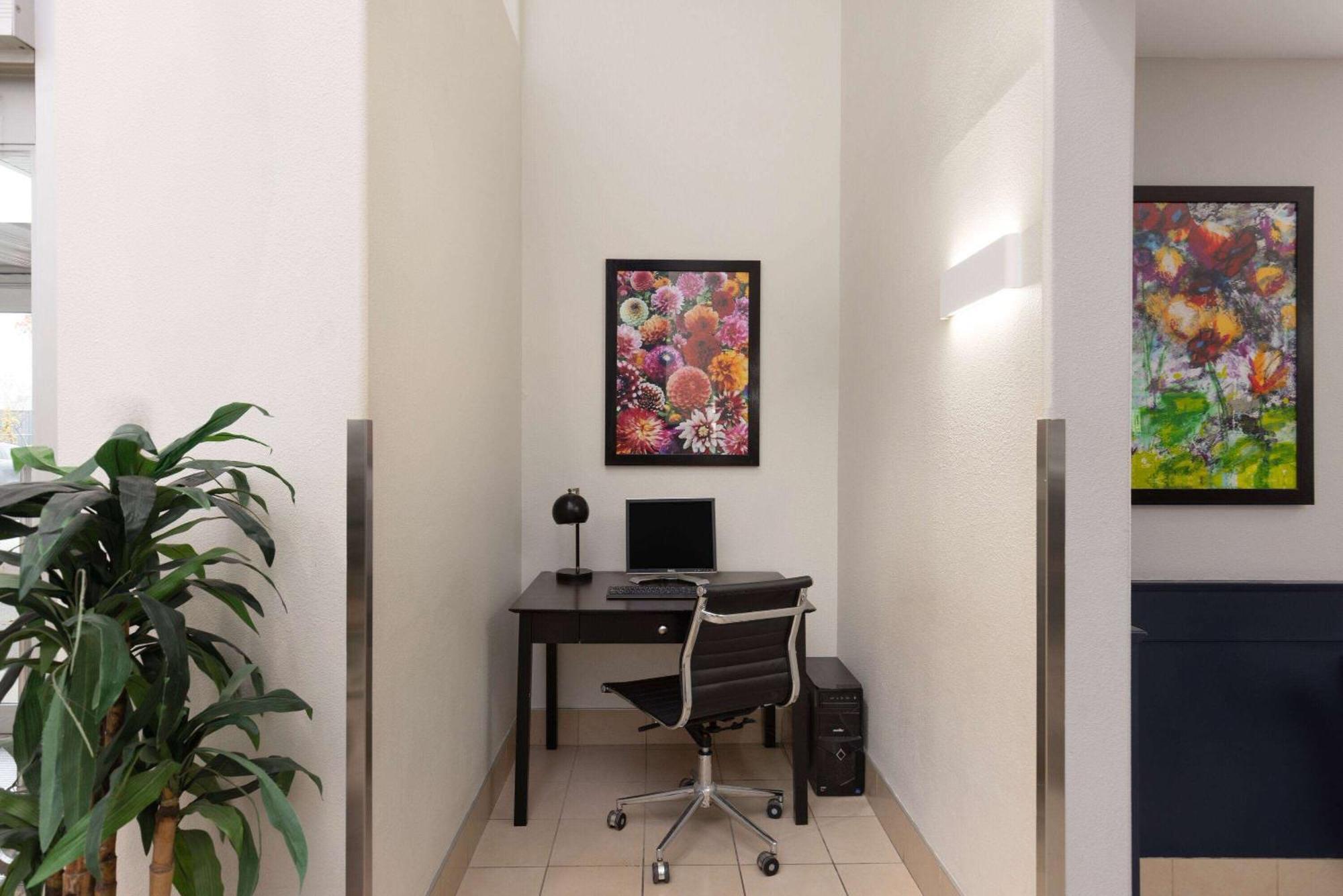 Super 8 By Wyndham St-Jerome Hotel Saint-Jerome Luaran gambar