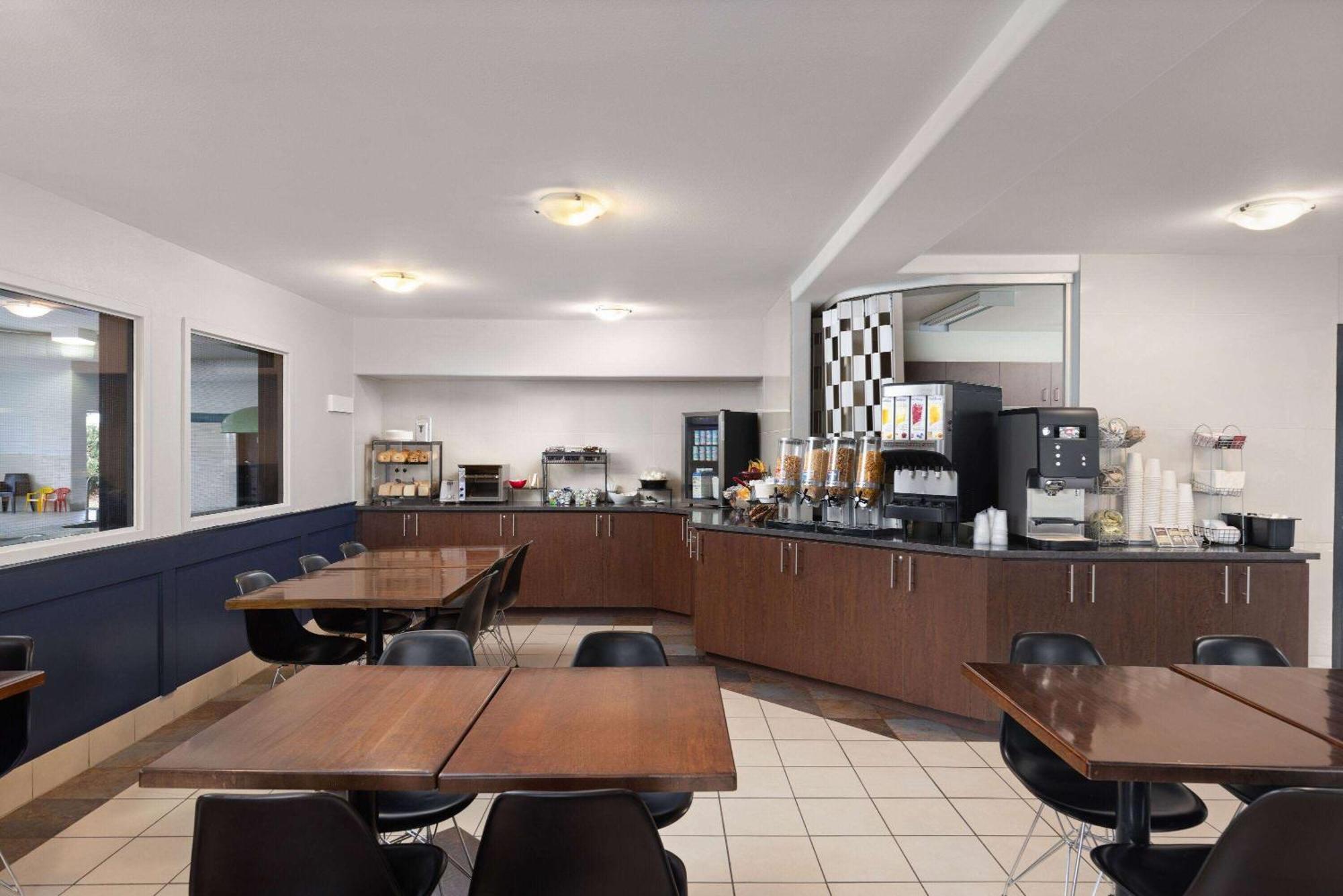 Super 8 By Wyndham St-Jerome Hotel Saint-Jerome Luaran gambar