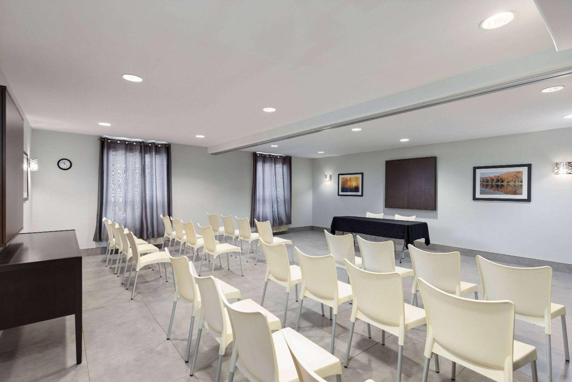Super 8 By Wyndham St-Jerome Hotel Saint-Jerome Luaran gambar