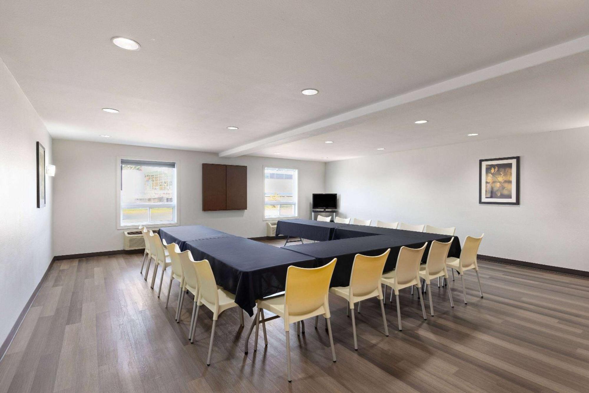 Super 8 By Wyndham St-Jerome Hotel Saint-Jerome Luaran gambar