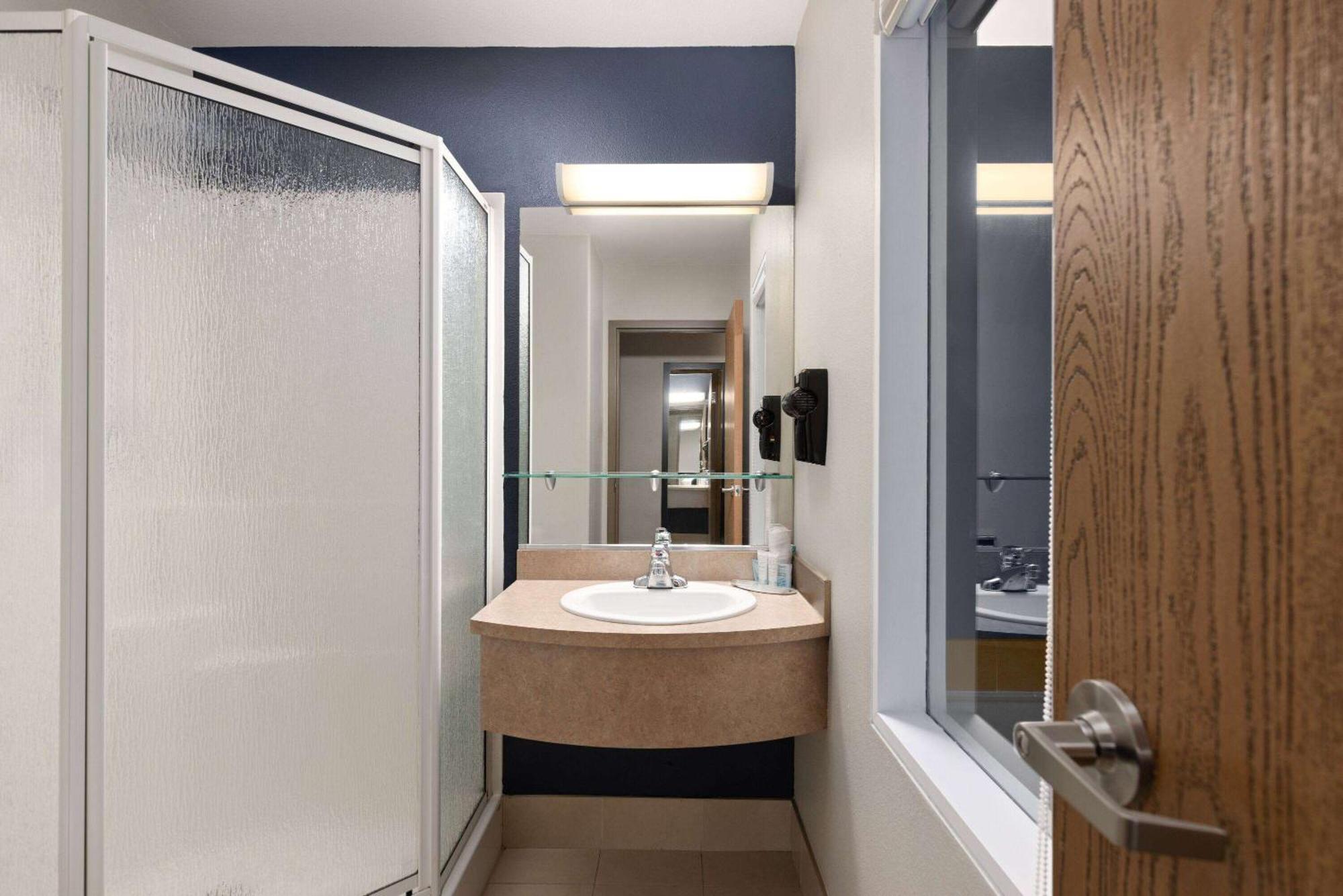 Super 8 By Wyndham St-Jerome Hotel Saint-Jerome Luaran gambar