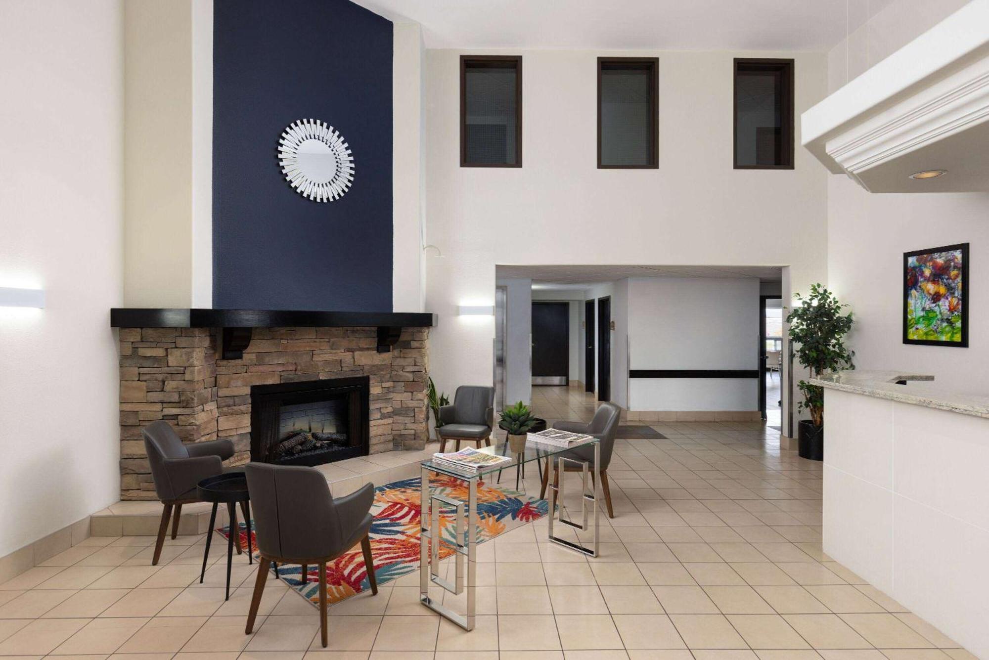 Super 8 By Wyndham St-Jerome Hotel Saint-Jerome Luaran gambar