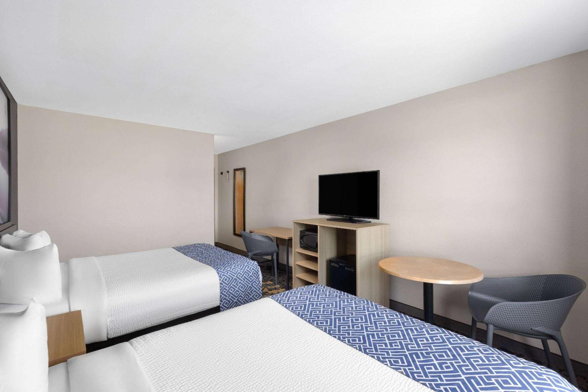 Super 8 By Wyndham St-Jerome Hotel Saint-Jerome Luaran gambar