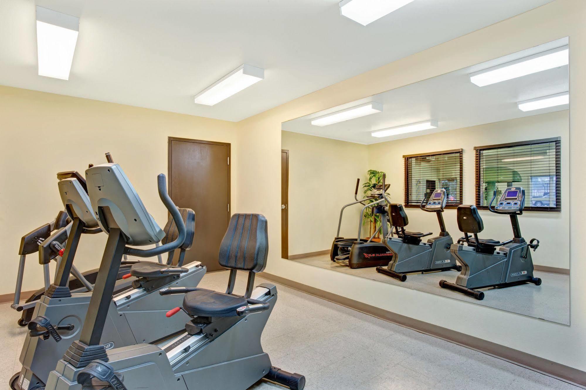 Super 8 By Wyndham St-Jerome Hotel Saint-Jerome Luaran gambar